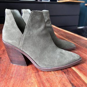 VINCE CAMUTO | Olive Green Gigietta Suede Ankle Heeled Boot | 7.5